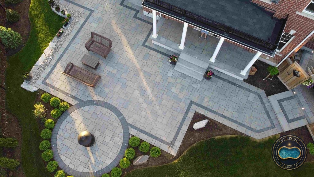 Poolside living space in Mississauga