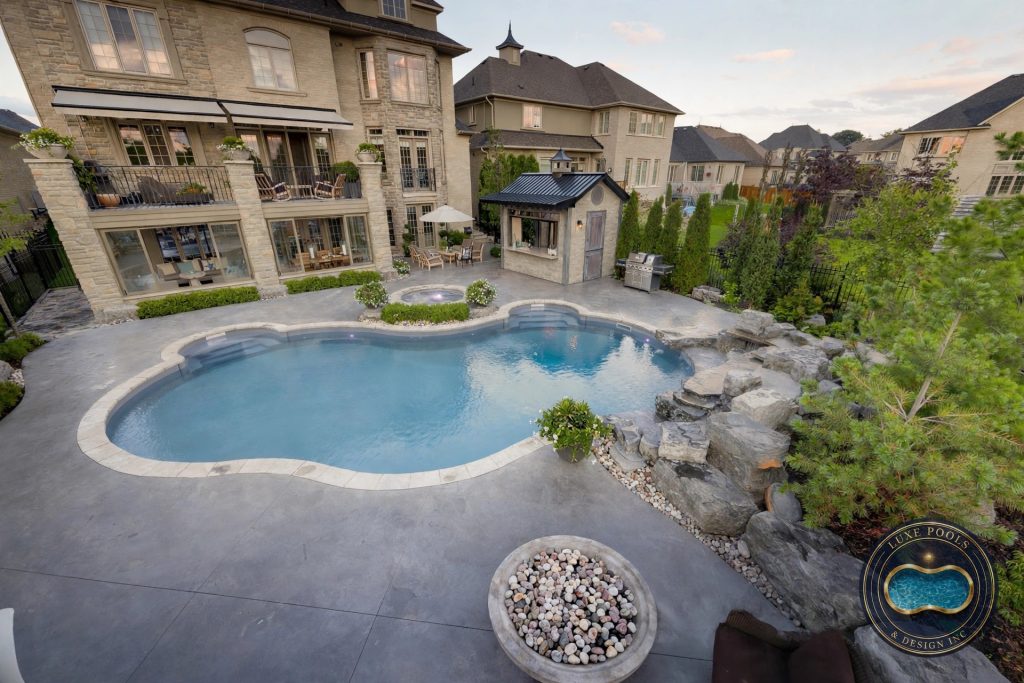 Custom vinyl pool project by Luxe Pools & Design Inc